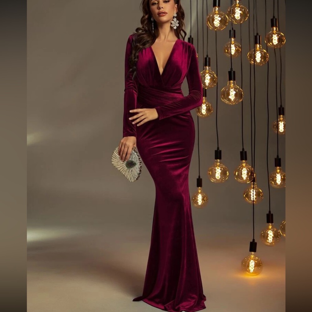 Luxe burgundy  surplice neck mermaid hem party formal evening velvet gown dress